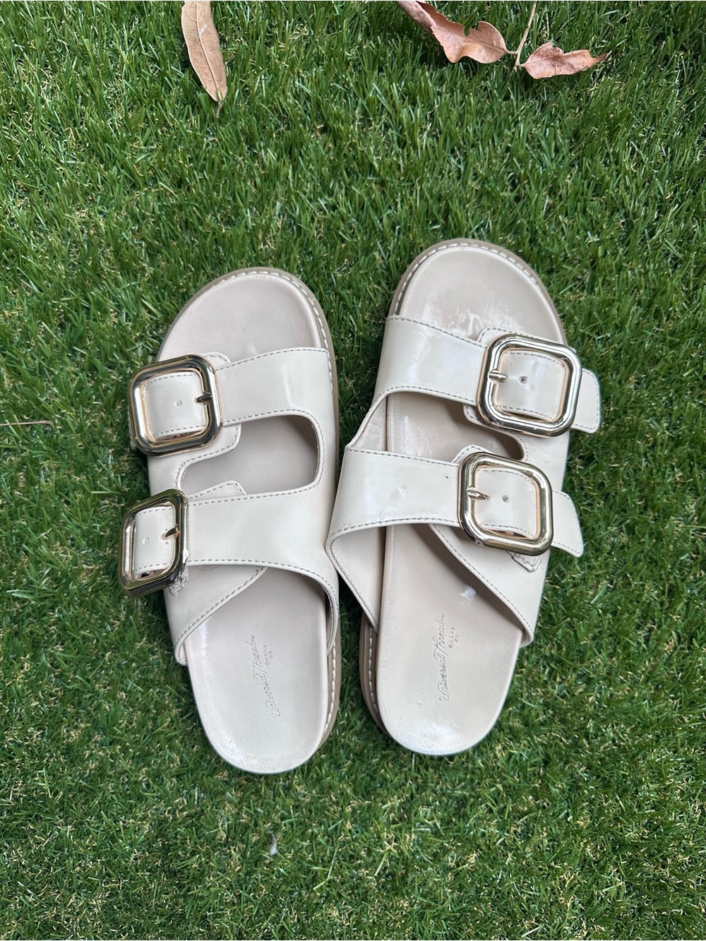 Universal Thread Cream Double-Buckle Slide Sandals